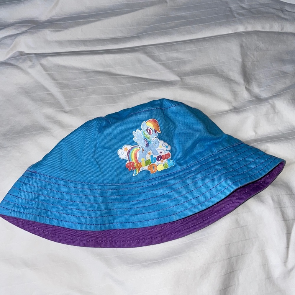 Rainbow Dash bucket hat